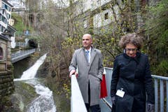 In der Mühlenenschlucht: Bundesrat Alain Berset und Regierungsrätin Kathrin Hilber. (Bild: Urs Bucher)