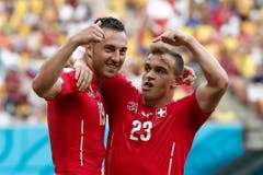 Josip Drmic (links) und Xherdan Shaqiri jubeln. (Bild: Keystone)