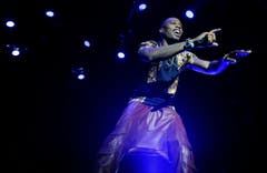 B.O.B. animiert die Fans. (Bild: Reto Martin)