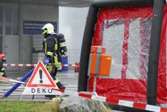 Auch ein Dekontaminationszelt wurde aufgebaut. (Bild: Mario Testa)