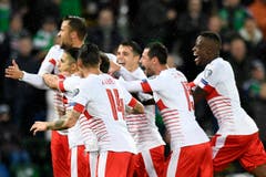 Die Schweizer Nati feiert das 1:0 gegen Nordirland. Geschossen wurde das Tor von Ricardo Rodriguez. (Bild: Laurent Gilliéron / Keystone)