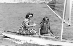 Am 3. Juli 1979 ist Prinz Johan Friso mit seiner Mutter Beatrix während der Sommerferien in Italien auf einem Yacht-Trip. (Bild: Keystone)