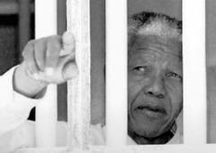 18 Jahre verbrachte Nelson Mandela in Zelle Nummer 5 auf Robben Island, insgesamt 27 Jahre war er inhaftiert (1994). (Bild: Keystone)