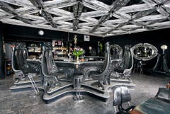In Chur eröffnete Giger eine eigene Bar. (Bild: Keystone)