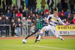 St.Gallens Edgar Salli im Zweikampf gegen Borussias Marvin Schulz. (Bild: Urs Bucher)