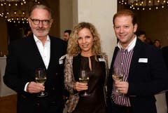 Unternehmer Hermann Hess mit Claudia Felber und ihrem Ehemann, dem Jazzmusiker Dani Felber. (Bild: Nana do Carmo)