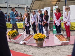Insgesamt sechs Frauen stellten sich zur Wahl: Tiziana Castauro, Iris Lieberherr, Lea Rutishauser, Marion Weibel, Sara Zaugg und Deborah Neuhaus. (v.l.n.r.) (Bild: Hanspeter Schhiess)
