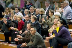 Bundesrat Ueli Maurer inmitten von St.Galler Prominenz. (Bild: Urs Bucher)