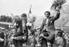 Marie-Theres "Maite" Nadig und Edmund "Edy" Bruggmann werden im Februar 1972 beim Empfang in Flums gefeiert. Nadig gewann Gold in der Abfahrt und im Riesenslalom, Bruggmann Silber im Riesenslalom. (Bild: Keystone/Str)