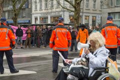 Eine Rednerin des rechten Lagers. (Bild: Ralph Ribi)