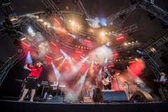 Erster Höhepunkt: Phil Bates spielt mit seiner Band Stücke von ELO. (Bild: Reto Martin)