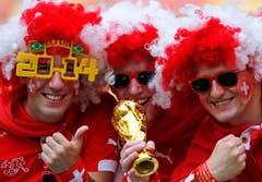 Diese Schweizer Fans träumen bereits vom WM-Titel. (Bild: Keystone)