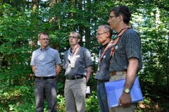 Hanspeter Krüsi, Mediensprecher der Kantonspolizei St.Gallen, Armin Bossart, Präsident des Kantonallagers, Patrick Scheiwiler, Lagerarzt und Markus Egger, Mediensprecher des Lagers. (Bild: Hanspeter Schiess)