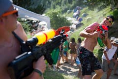 Oder mit Wasserpistolen. (Bild: Coralie Wenger)