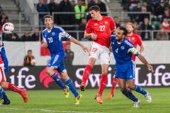 Der Kopfball ist seine Stärke: Fabian Schär erzielte das 2:0. (Bild: Keystone)