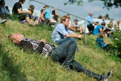 Ein müder Zuschauer gönnt sich ein Nickerchen. (Bild: Reto Martin)
