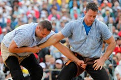 Kilian Wenger (r.) gegen Bruno Fäh. (Bild: Keystone)
