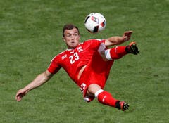 Trotz Ausscheidens gab es für die Schweizer einen Trostpreis: Mit einem sensationellen Fallrückzieher-Goal verzückte Xherdan Shaqiri die Fussball-Welt. War es vielleicht gar das schönste Tor der EM? (Bild: Keystone)
