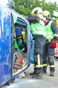 Romanshorn TG , 24.05.2014 / Jugendfeuerwehr Schweizermeisterschaft " Feuer und Wasser " mit Wettkämpen, Fahrzeugausstellung , Rega , Krankenwage und Rettungs - Shows in Romanshorn . (Bild: Donato Caspari)