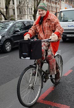 Im Januar 2014 war Westwood auf dem Velo unterwegs. (Bild: Keystone)