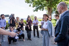 Mit einer Mischung aus Jacqueline Kennedy und Brigitte Bardot verzückte Bundespräsidentin Doris Leuthard. (Bild: Keystone)