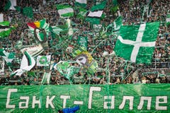 Vor dem Spiel haben die FCSG-Fans sogar ein kyrillisches Transparent gehisst. Darauf stand "Fussballstadt St.Gallen". (Bild: Michel Canonica)