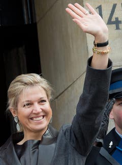 Kronprinzessin Maxima winkt freudestrahlend. (Bild: Keystone)