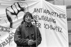 Einsatz für die Schwachen: Dimitri bei einer Anti-Apartheids-Demonstration 1988 in Zürich. (Bild: STR (KEYSTONE))
