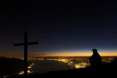 Wunderbarer Sonnenuntergang bei Leysin oberhalb des Genfersees. (Bild: ANTHONY ANEX (KEYSTONE))