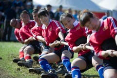 Tauziehen ist auch bei chinesische Frauen ein bekannter Sport. (Bild: Michel Canonica)