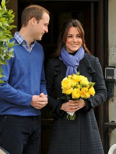 Das adlige Ehepaar verkündet die frohe Botschaft am 6. Dezember 2012: Kate ist guter Hoffnung. (Bild: Keystone)