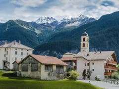 Brienz GR: Reportage aus Brienz - dem BŸndner Dorf, das jedes Jahr ein wenig abrutscht, weil der Untergrund in Bewegung ist. (Bild: Jil Lohse)