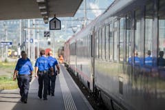 Am Bahnhof in Buchs werden Flüchtlinge erwartet (Bild: Urs Bucher)