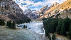 Die Ostschweiz läuft Schlittschuh auf dem Seealpsee (Bild: Urs Bucher)