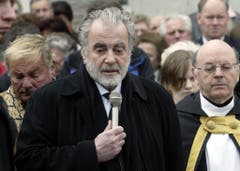 Ein tief bewegter Maximilian Schell bei der Beerdigung seiner Schwester Maria. (Bild: Keystone)