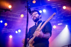 Markus Acher von The Notwist in Aktion. (Bild: Luca Linder)