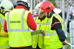 Romanshorn TG , 24.05.2014 / Jugendfeuerwehr Schweizermeisterschaft " Feuer und Wasser " mit Wettkämpen, Fahrzeugausstellung , Rega , Krankenwage und Rettungs - Shows in Romanshorn . (Bild: Donato Caspari)