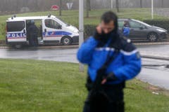Police hunt for Charlie Hebdo suspects (Bild: Keystone)