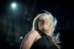Ellie Goulding aus England auf der Sitterbühne. (Bild: Benjamin Manser)