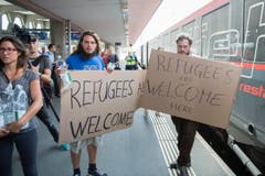 Am Bahnhof in Buchs werden Flüchtlinge erwartet (Bild: Urs Bucher)