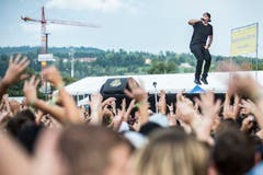 ...und beim Hüpfen mit den Massen. (Bild: Benjamin Manser)