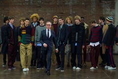Hilfiger sorgte für das Revival des in den 1970er Jahren populären Collegestils und gilt mit seinen Jacken und Shirts im Vintage-Stil als Wegbereiter des All-American Style (klassisch, ordentlich, schnörkellos). (Bild: Keystone)