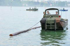 Die Übung ging an Land und zu Wasser über die Bühne. (Bild: Donato Caspari)