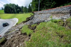 Das unterspülte Trassee der Appenzeller Bahnen zwischen Herisau und Urnäsch. (Bild: Michel Canonica)