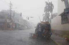 In San Juan, Puerto Rico, bereiten sich Einwohner auf den Hurrikan vor. (Bild: Keystone)