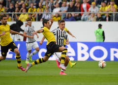 Henrikh Mkhitaryam im Zweikampf mit Paulo Dybala (Bild: Ralph Ribi)