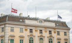 Flags at half-mast in Vienna (Bild: Keystone)