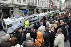 Im Schnellzug durch St.Gallen: Die Bern-Lötschberg-Simpon-Bahn. (Bild: Urs Jaudas)