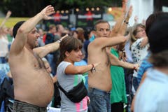 Gymnastik? Nein: Mitgehen zur Musik. (Bild: Stefan Beusch)