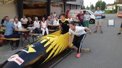 Sabina Hafner und Jasmin Näf bereiten sich auf einen explosionsartigen Start vor.